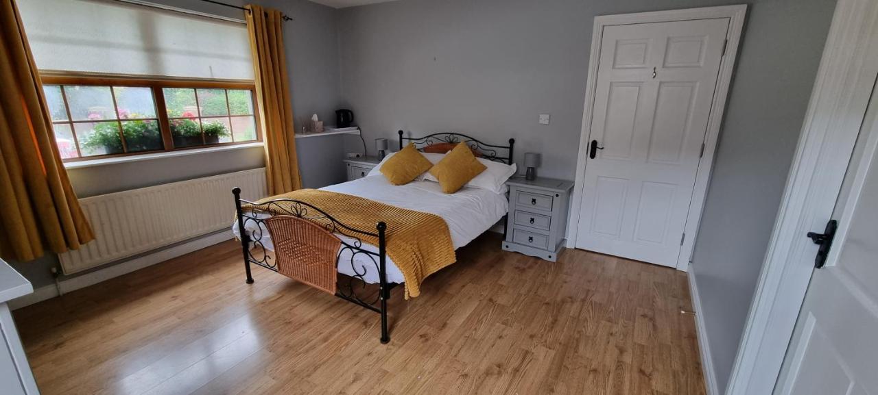 The Madden Guest House Gilford ภายนอก รูปภาพ